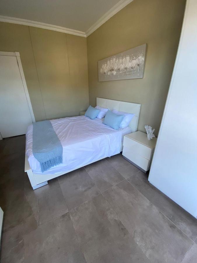 39 Harbour View Apartment